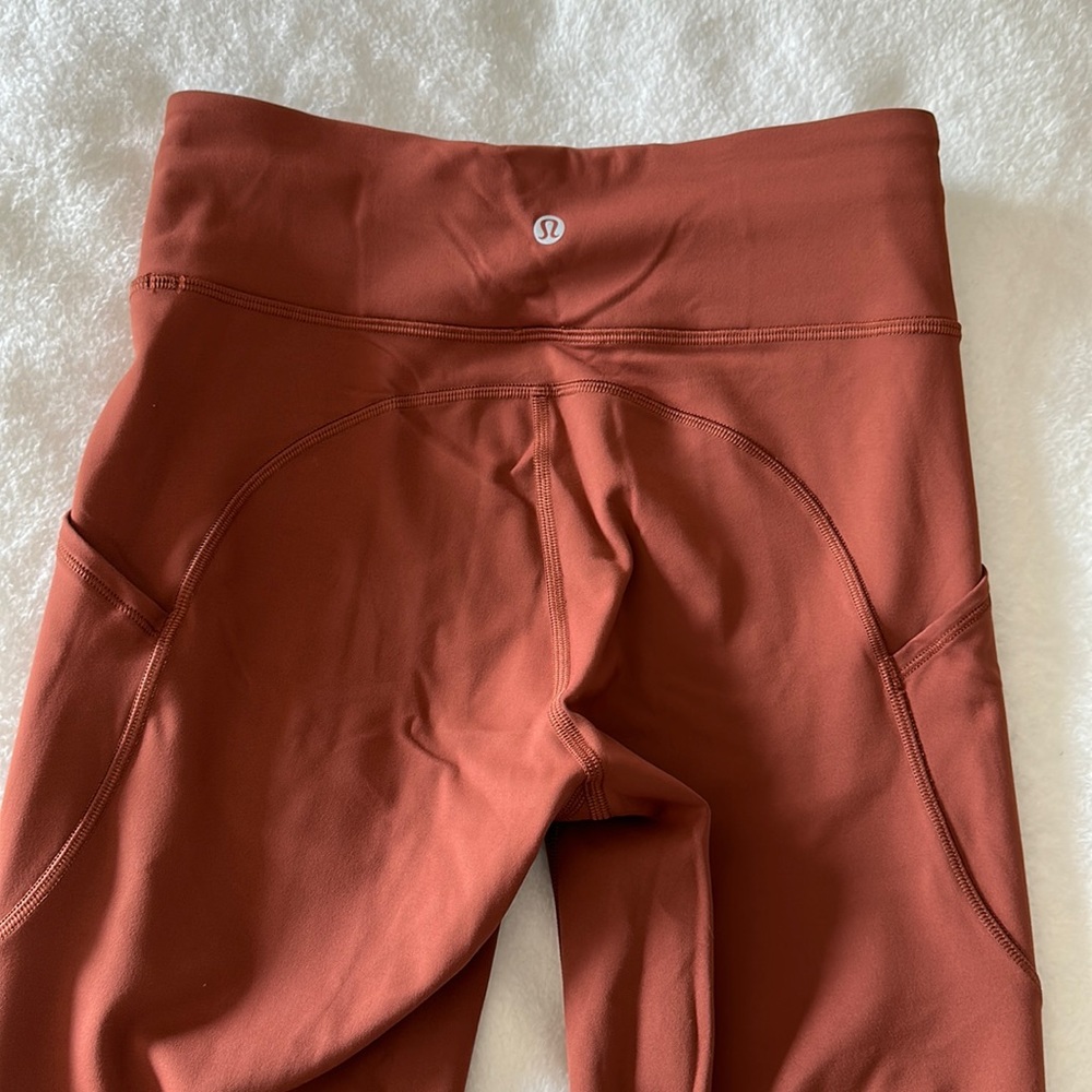 Lululemon fast and free size 6, 25 inch inseam. Excellent condition burnt red